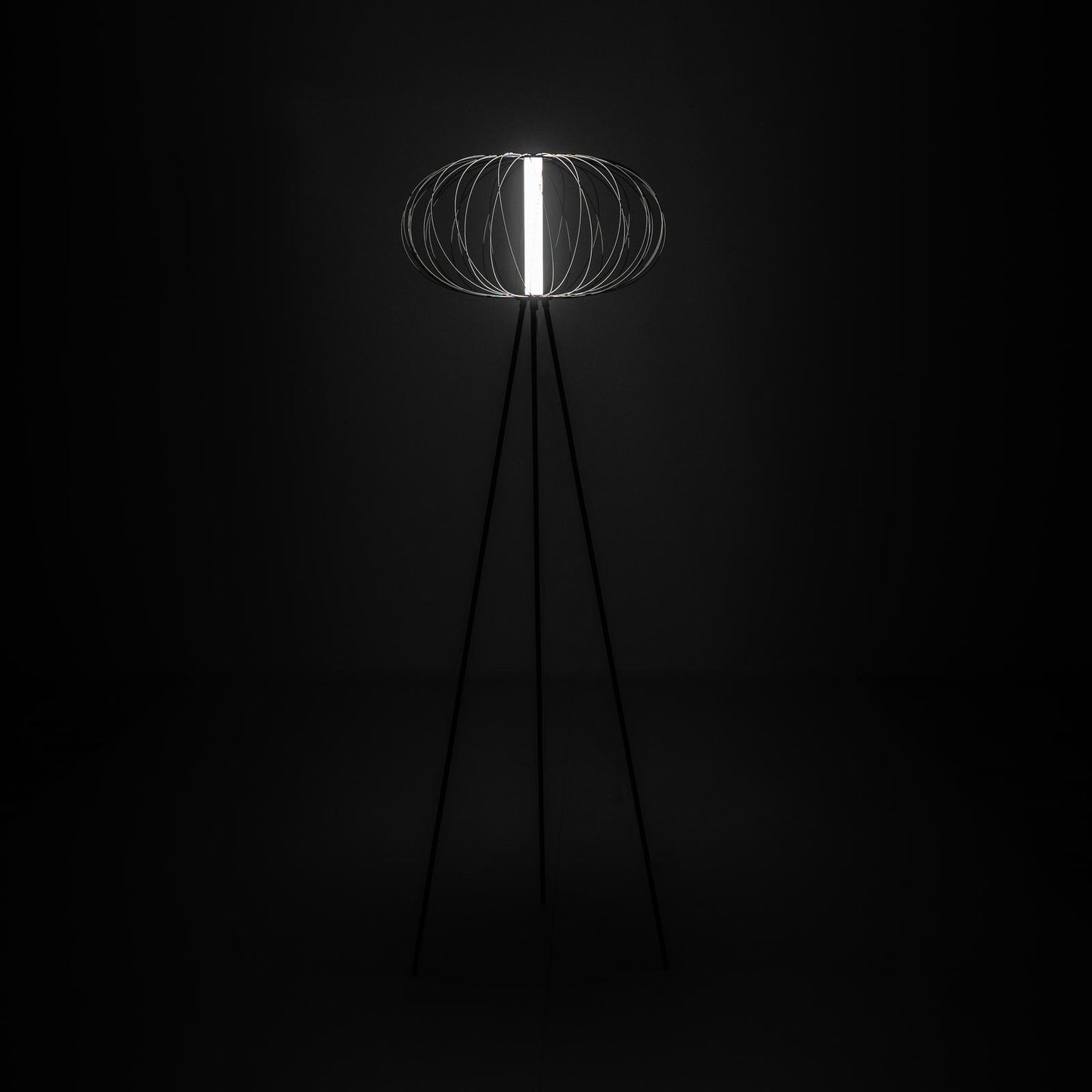 Lampada da terra in acciaio con paralume nero lucido 50x50x150h cm
